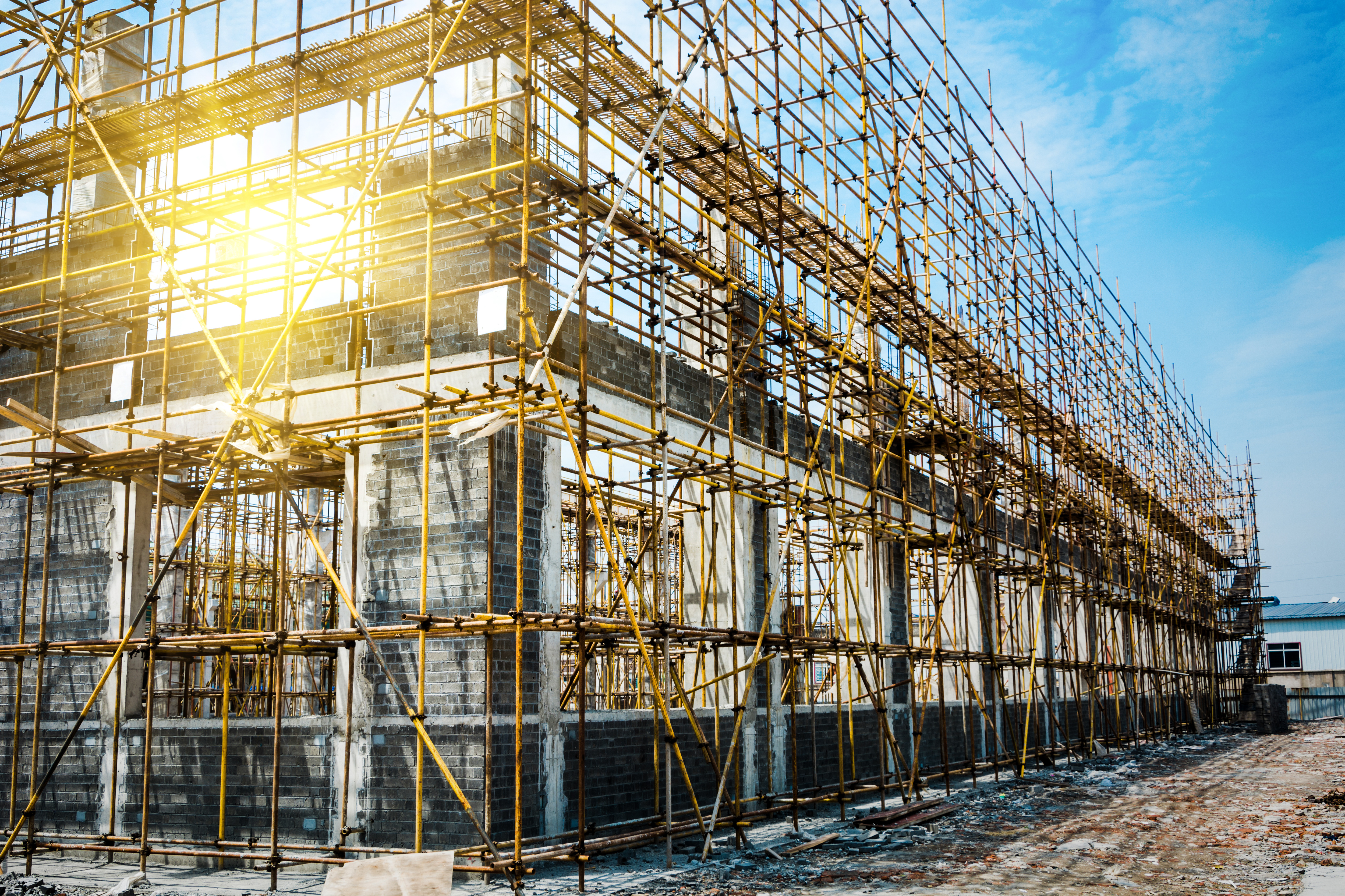 Estrutura de obra comercial em andamento
